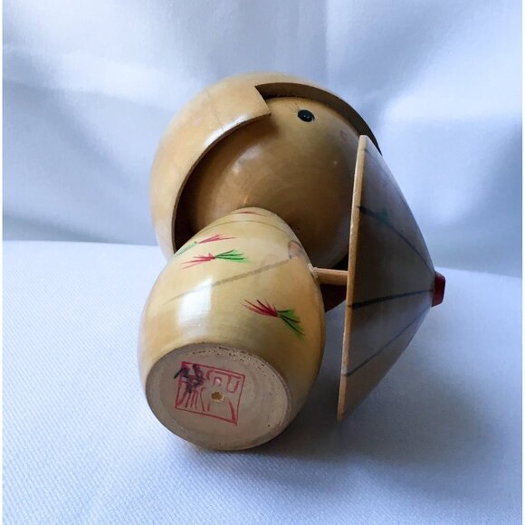 Japanese Kokeshi Doll Girl Holding Parasol Umbrella 5 7/8 “ Red Signature Maker - Picture 6 of 6